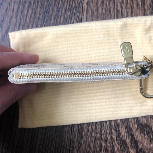Authentic Louis Vuitton key pouch - Picture 7 of 14